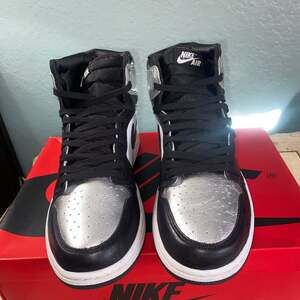 Air Jordan 1 Silver Toe Retro High Size 12 Womens (11w) Sneakers